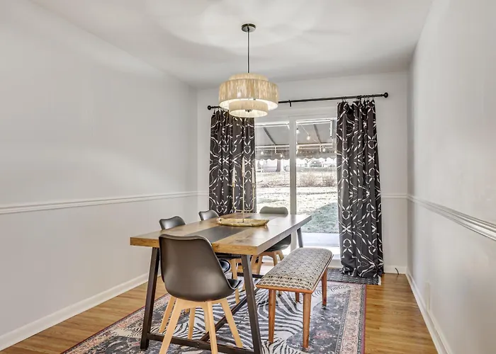 Fox Run Bungalow W/ Patio & Yard In Lincoln!