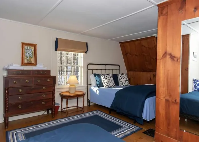 Quintessential Vt Cottage In Manchester Village