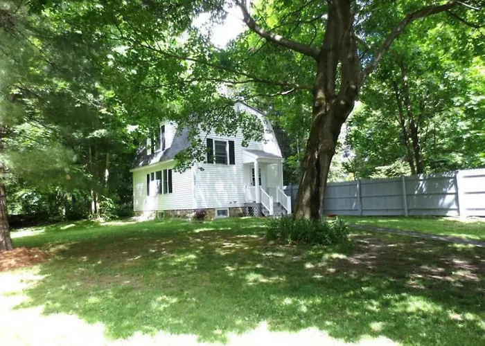 Quintessential Vt Cottage In Manchester Village