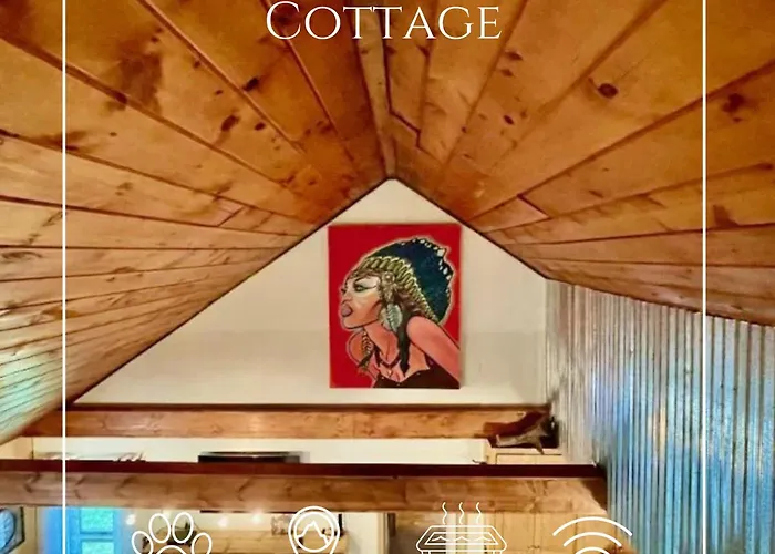 Sitting Bear Cottage Flying Squirrel Cottages