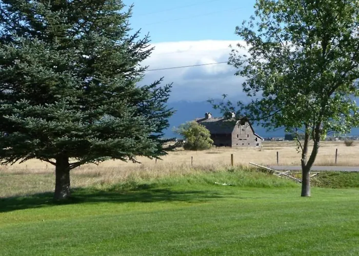 The Roost Lodge