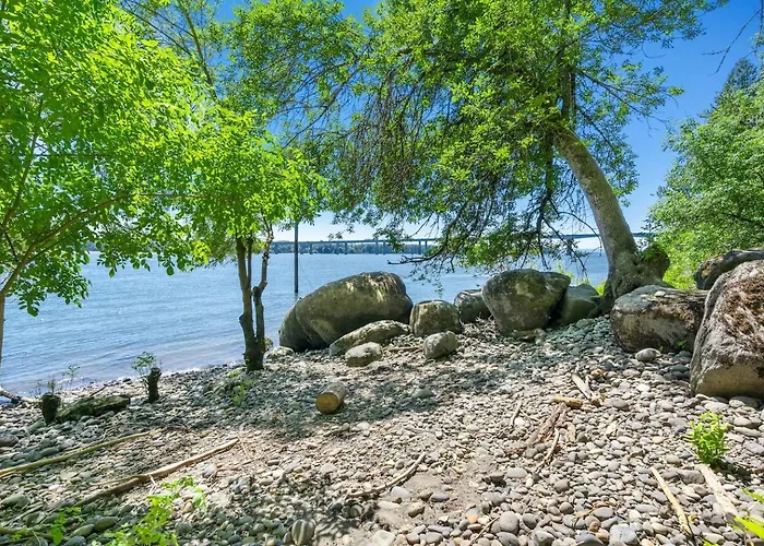 The Riverfront Retreat-Woods Landing