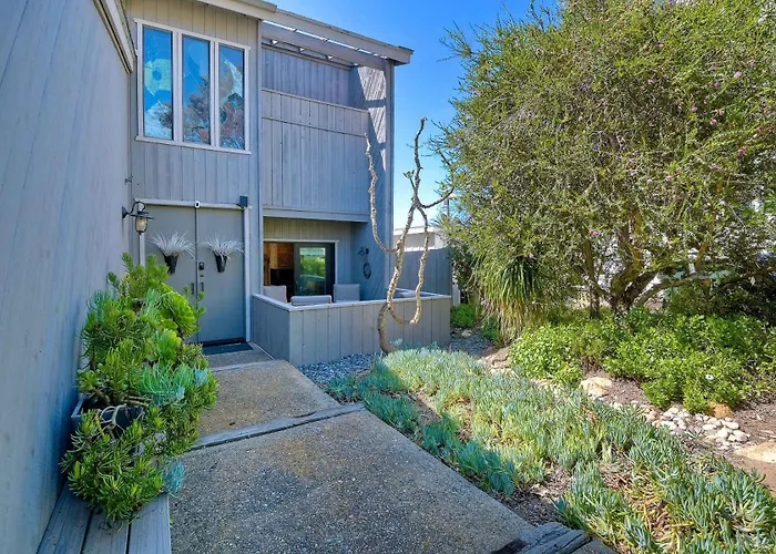 Fresh & Modern 3Br - Just Blocks From Beach