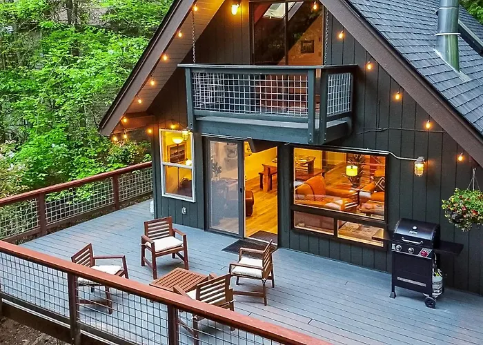 Bellingham A-Frame - Hot Tub - Fireplace - Firepit