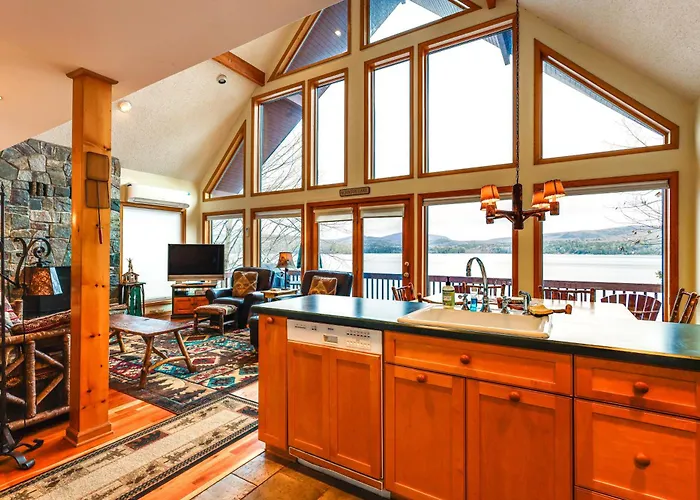 'Sweet Serenity' Schroon Lake Family Retreat!