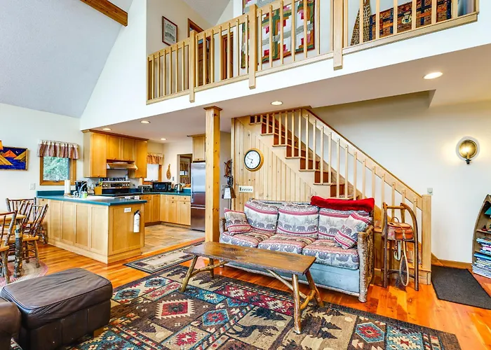 'Sweet Serenity' Schroon Lake Family Retreat!