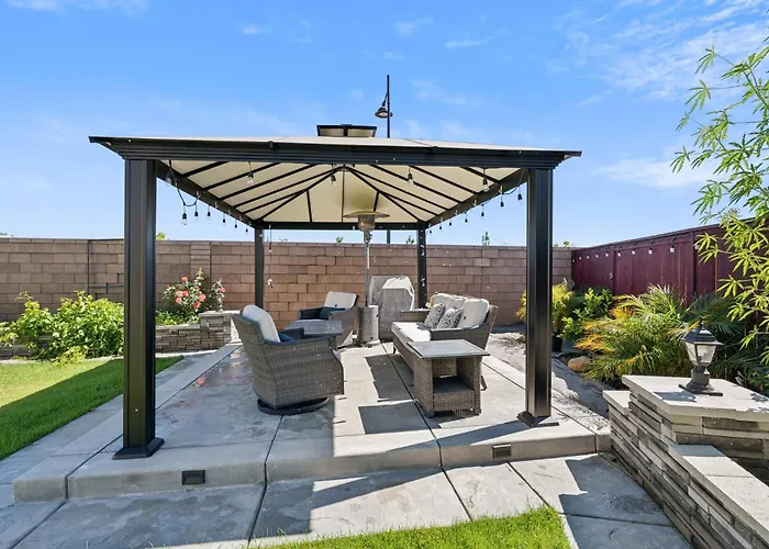 Spacious 3Br Home With Charming Backyard Home
