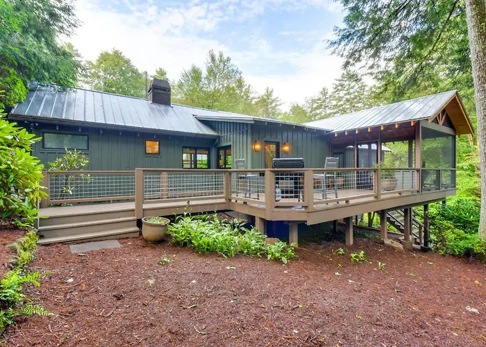 Tranquil Highlands Cottage W/ Fire Pit & Stream!