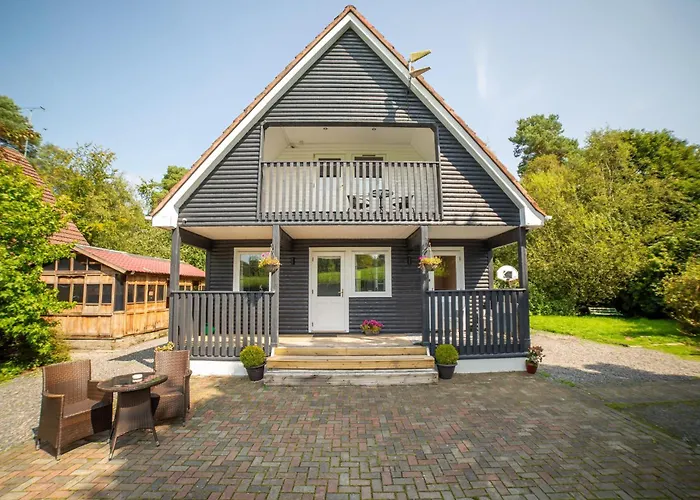 Cosy Lakeside Chalet With Option To Add Private Hot Tub