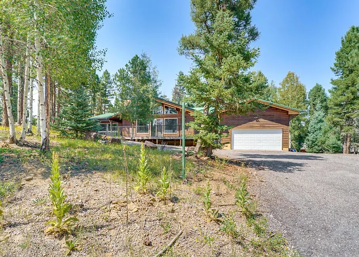Stylish, Serene Angel Fire Cabin W/ Hot Tub!