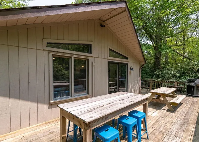 Lake Harmony Estates Home | Fire Pit | Game Room