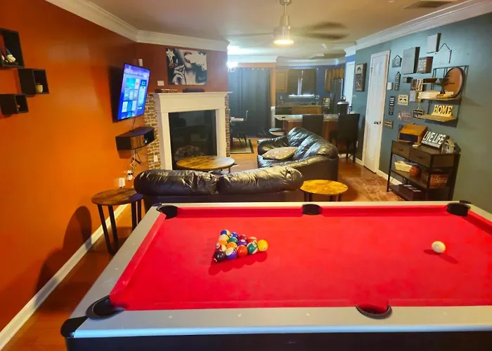 3Br Gem With Pool Table At Gated Community With Children'S Playground