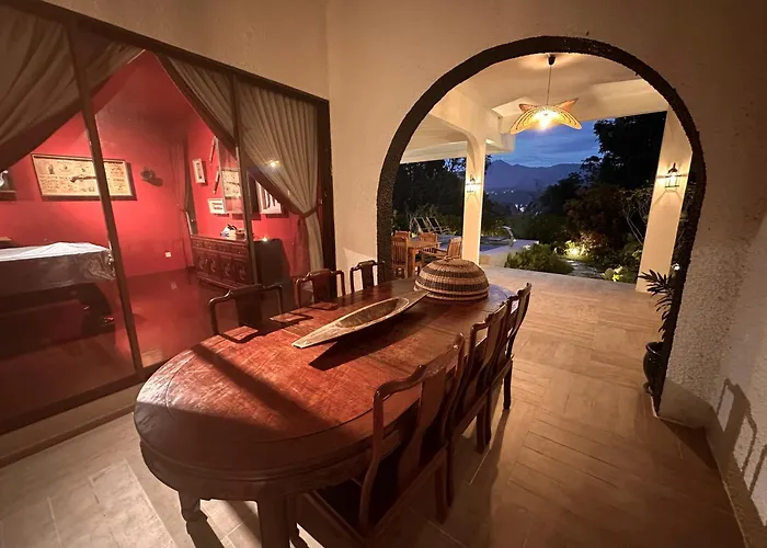 The White Horse, Private Pool, Sauna And Valley View