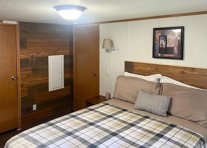 Creekfront Max Meadows Mobile Home With Deck!
