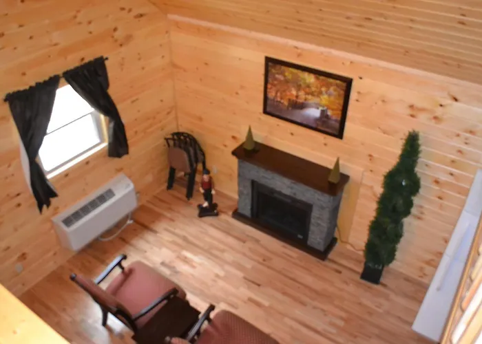 Blue Rose Cabins - Naughty Pine Cabin