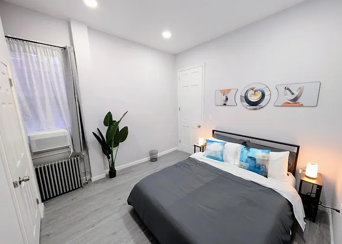 Newly Renovated 2B 2Ba Apt! Mins To Path & Ny!