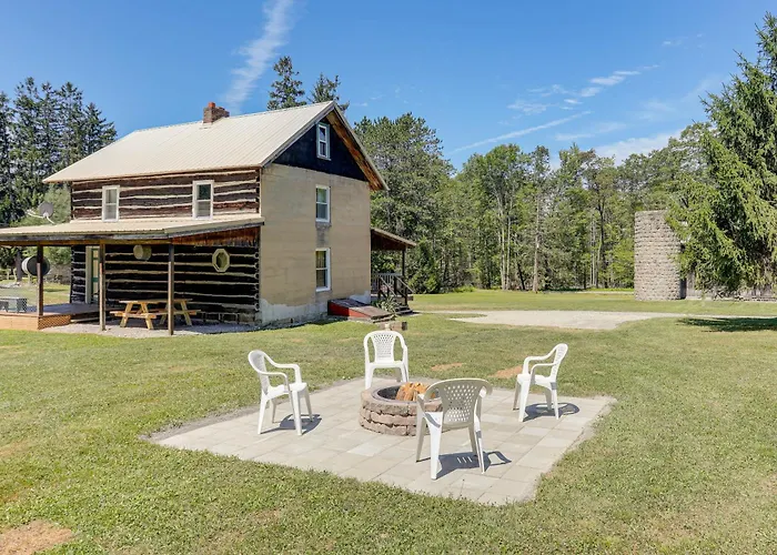 5 Mi To State Parks: Penfield Cabin W/ Fire Pit!