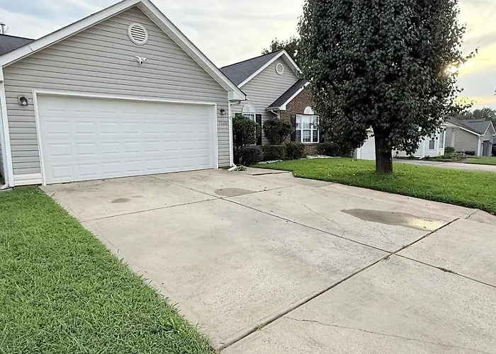 Queen City Family-Friendly Entire House, Charlotte