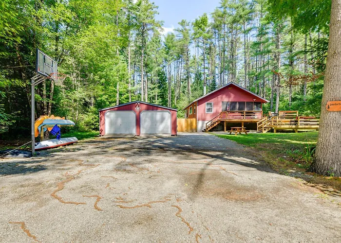 Schroon Forested Retreat W/ Sauna & Hot Tub