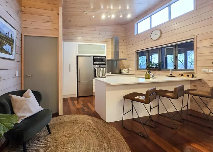 Whare Puwaha - River Mouth House