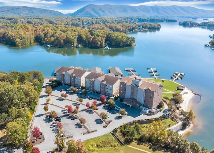 Resort Amenities & Beach Access: Huddleston Condo