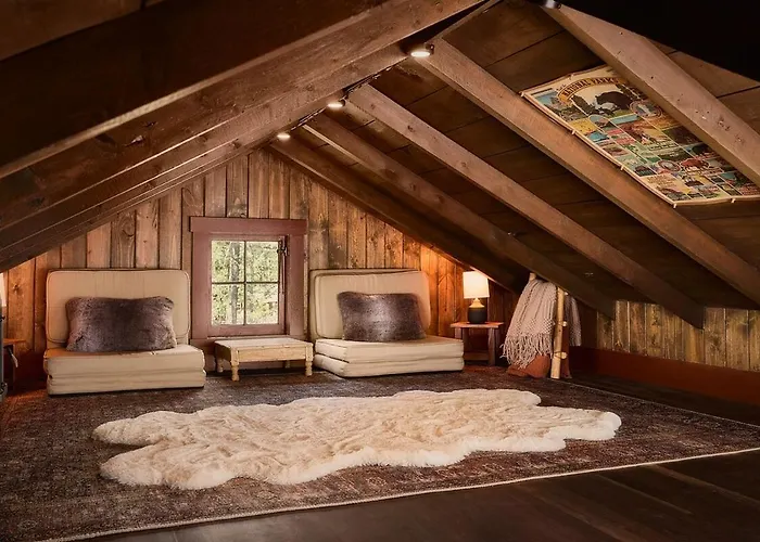 Mountain Cabin With Hot Tub, Fireplaces, Loft, Views