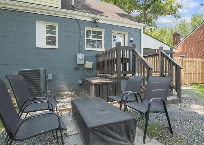 Family Fun! 2 Story Oasis And Pup Retreat Near Rva!