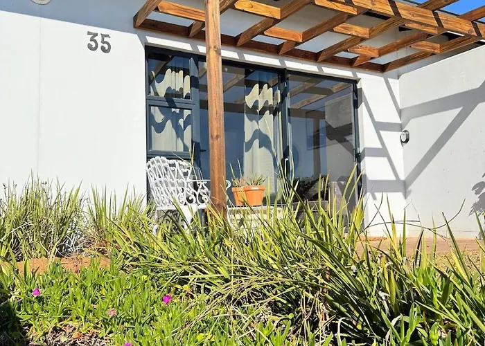 Charming Peaceful Hilton Home