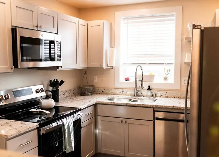 Eastside Suite-Cozy 3 Bedroom Home Next 2 Downtown