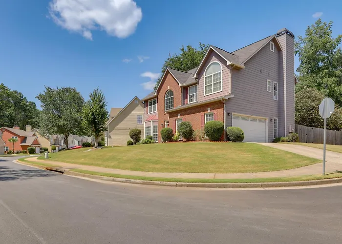 4 Mi To Chattahoochee River: Family Home W/ Yard!