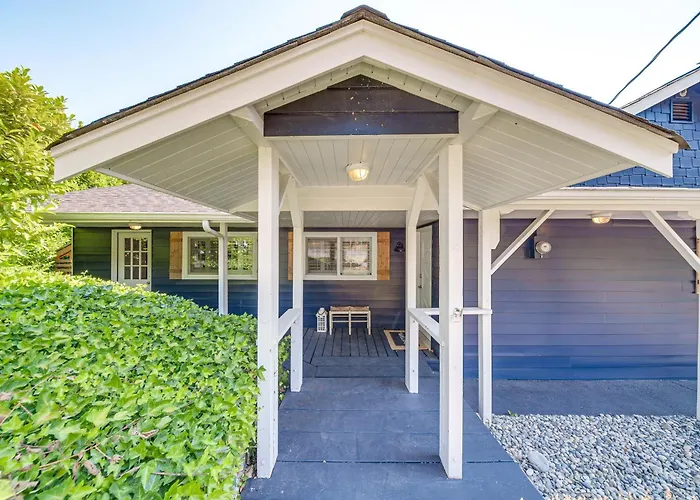 Mtn-View Camano Island Retreat Overlooking Beach
