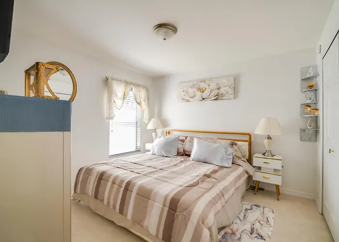 Beautiful, Immaculate & Cozy Home In Nice Neighbor