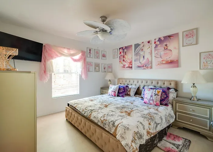 Beautiful, Immaculate & Cozy Home In Nice Neighbor
