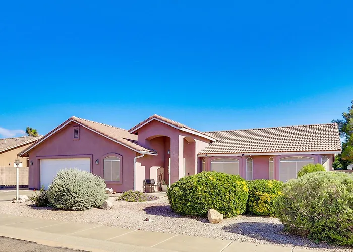 Kingman Family Home: Yard, Grill & Room To Relax!