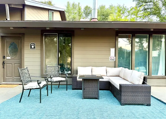 Modern Yosemite Cabin, 15Min Bass Lake, Sleeps 8