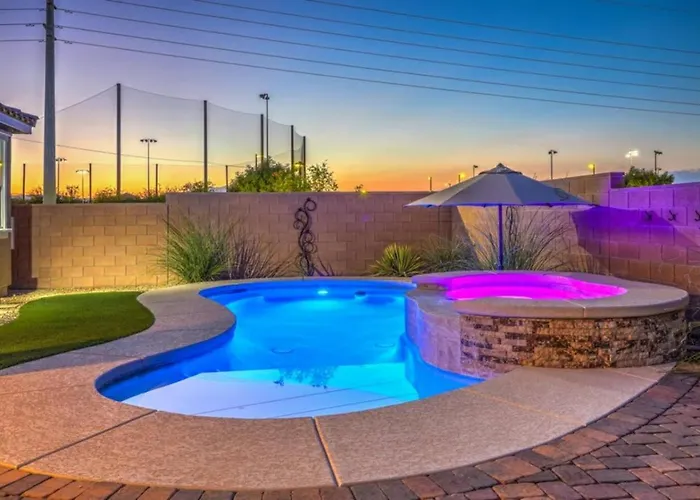 Gramsci Sparkling Pool Spa In Inspirada