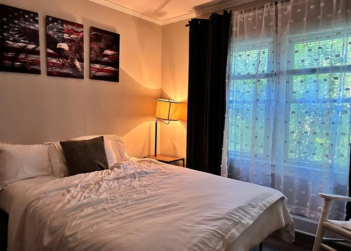 Pine Haven Getaway -Crib, Pets Welcome, Perfect For Families & Groups