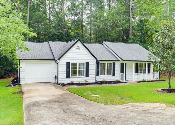 Walk To Dtwn Woodstock: Modern Home W/ Patio!