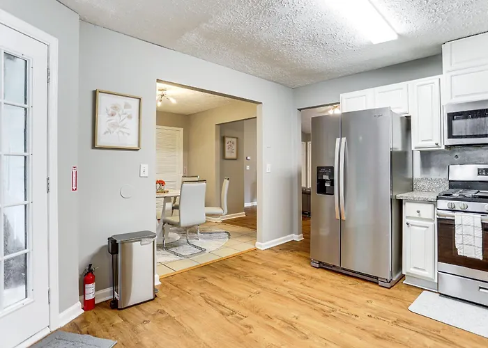 Walk To Dtwn Woodstock: Modern Home W/ Patio!
