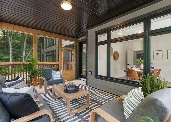 Luxury 4Br Home With Games Room, Bbq And Sunroom