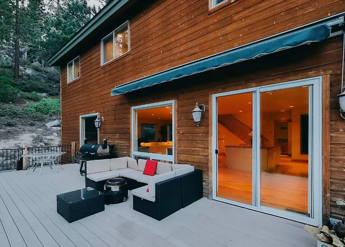 The Elevator House - Sleeps 10