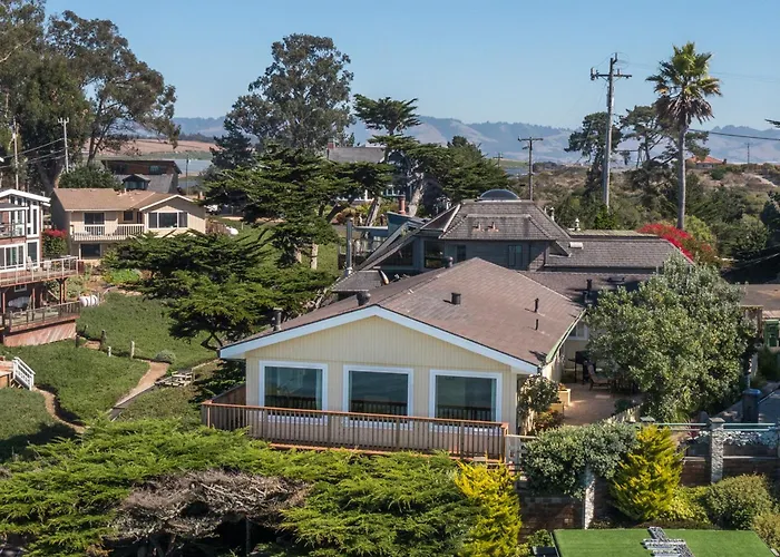 Stunning Coastal Cottage With Views Of Monterey Bay