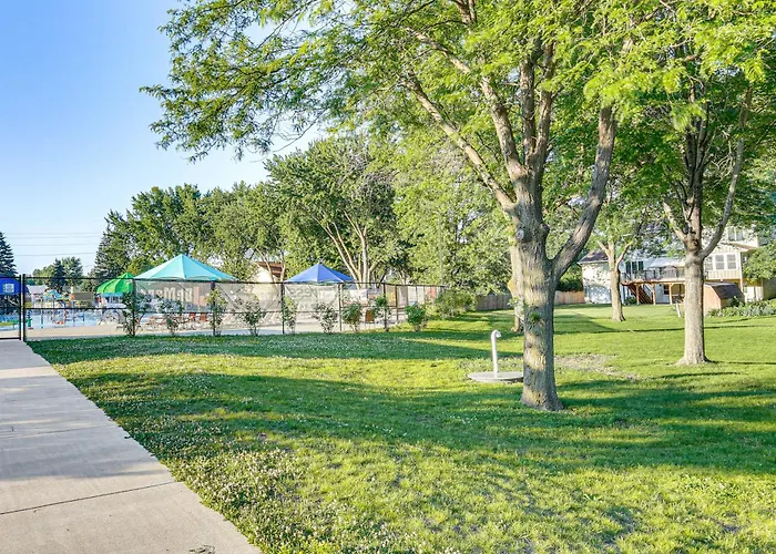 Walk To Spring Lake W/ Waterpark: Family Retreat!