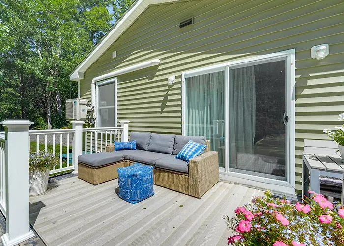 Near Portland Trails: Walkable Apartment W/ Deck