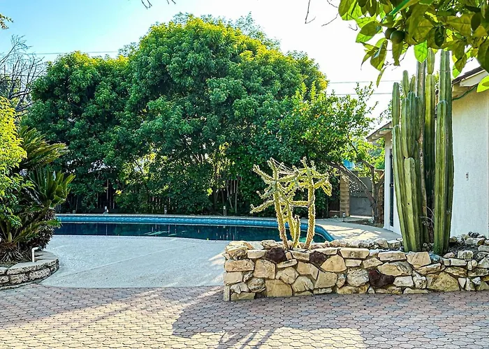 Relaxed And Cozy Poolside Studio - Lou2 - Bur