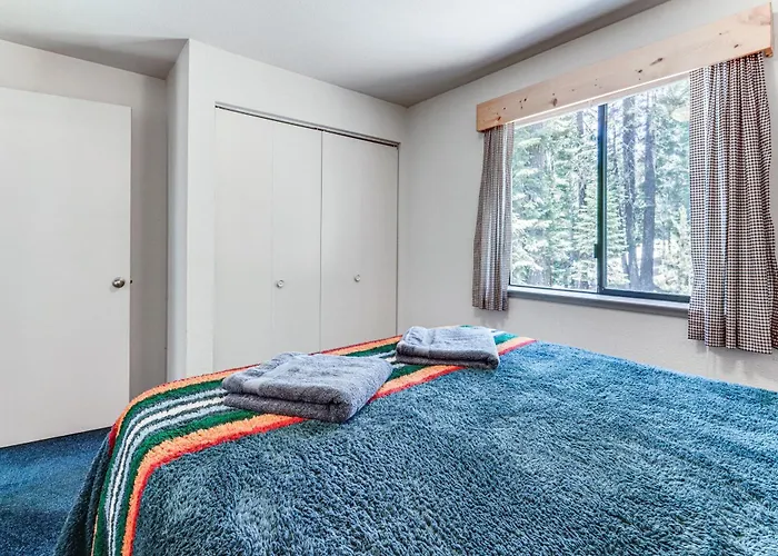 6 Mi To Downieville Downhill: Cabin W/ Mtn Views