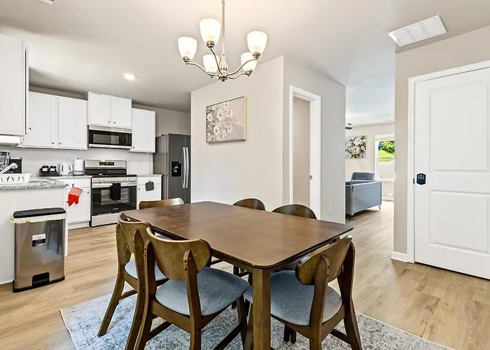 Elegant Escape Near Six Flags With Wifi, Ac