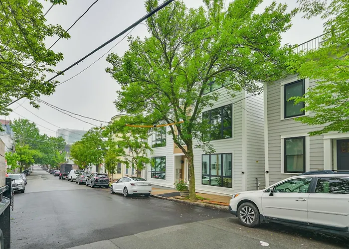Near Biotechs & Mit: Cozy Condo W/ Fireplace