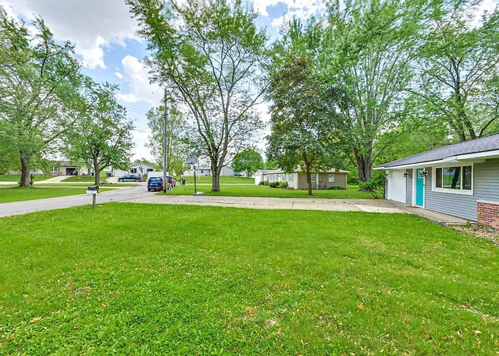 2 Mi To Dtwn: Family Home In Warsaw!