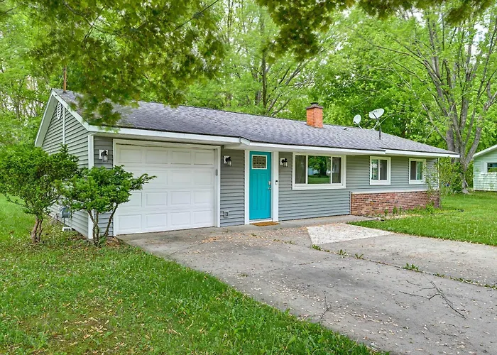 2 Mi To Dtwn: Family Home In Warsaw!
